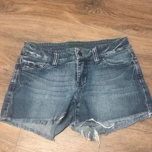 Jean shorts with ripped bottoms